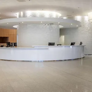 https://hilton-helsinki-airport-hotel.tophotelshelsinki.com